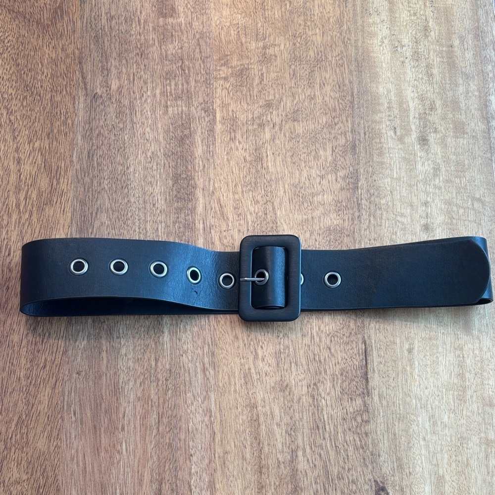 Elegant Black Faux Leather Women's Belt (1)